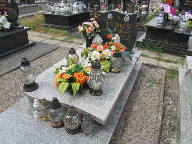 Grób Józef Turoń